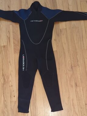 Henderson Wetsuit Size 8